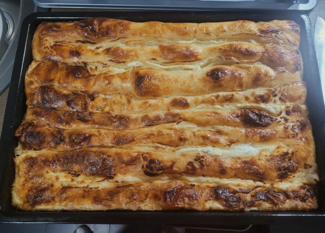 Gebackener Strudel im Backform.