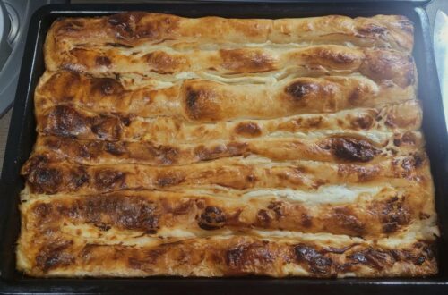 Gebackener Strudel im Backform.