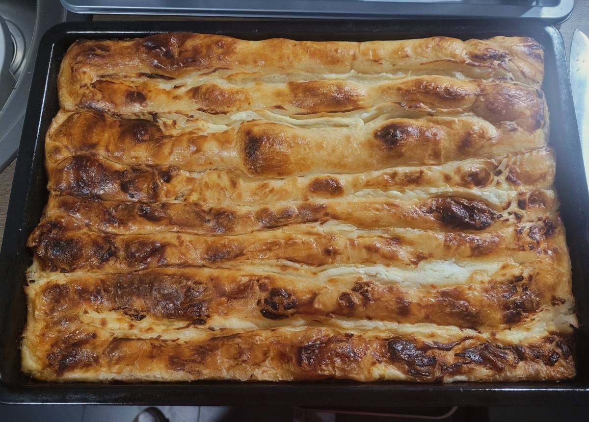 Gebackener Strudel im Backform.